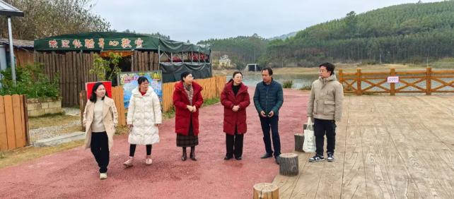 鹿寨县文体广旅局和导江乡当局到“山楂之恋”景区发展游览安全及服务质量专项查抄